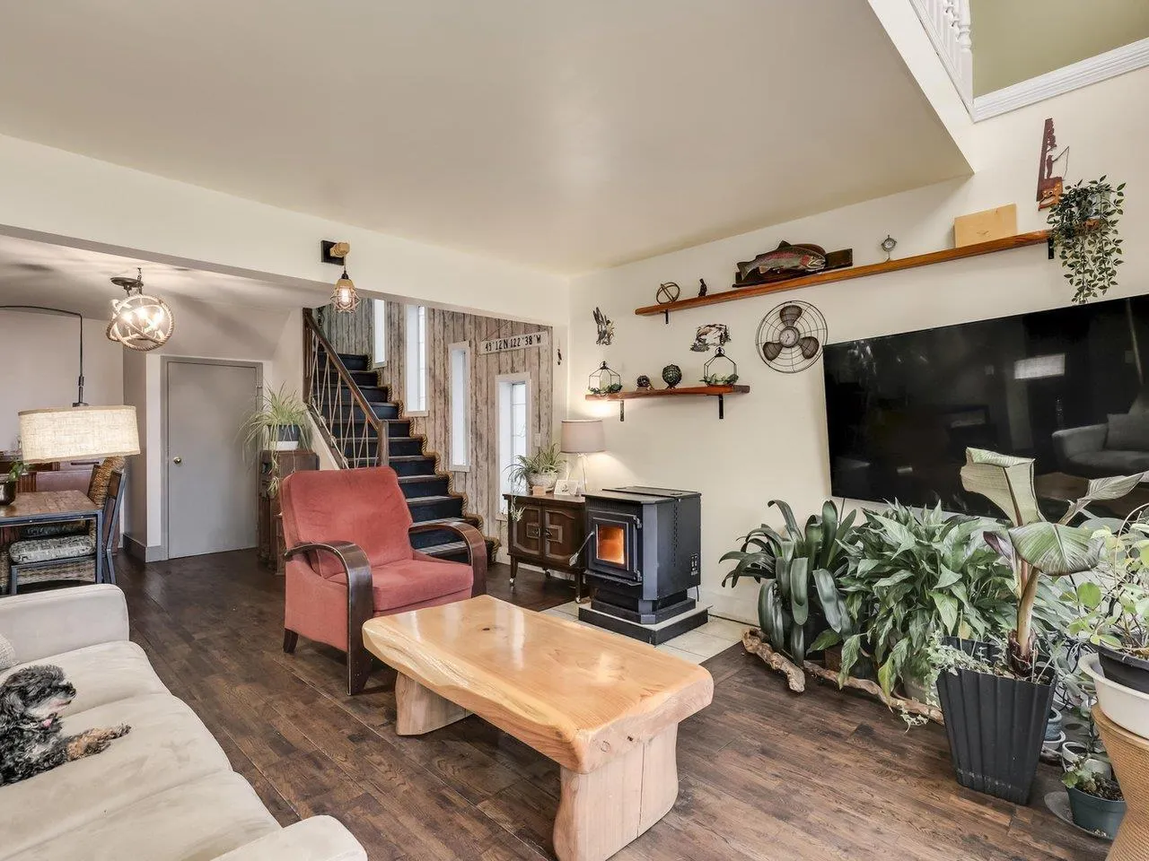 1A 20837 LOUIE CRESCENT
