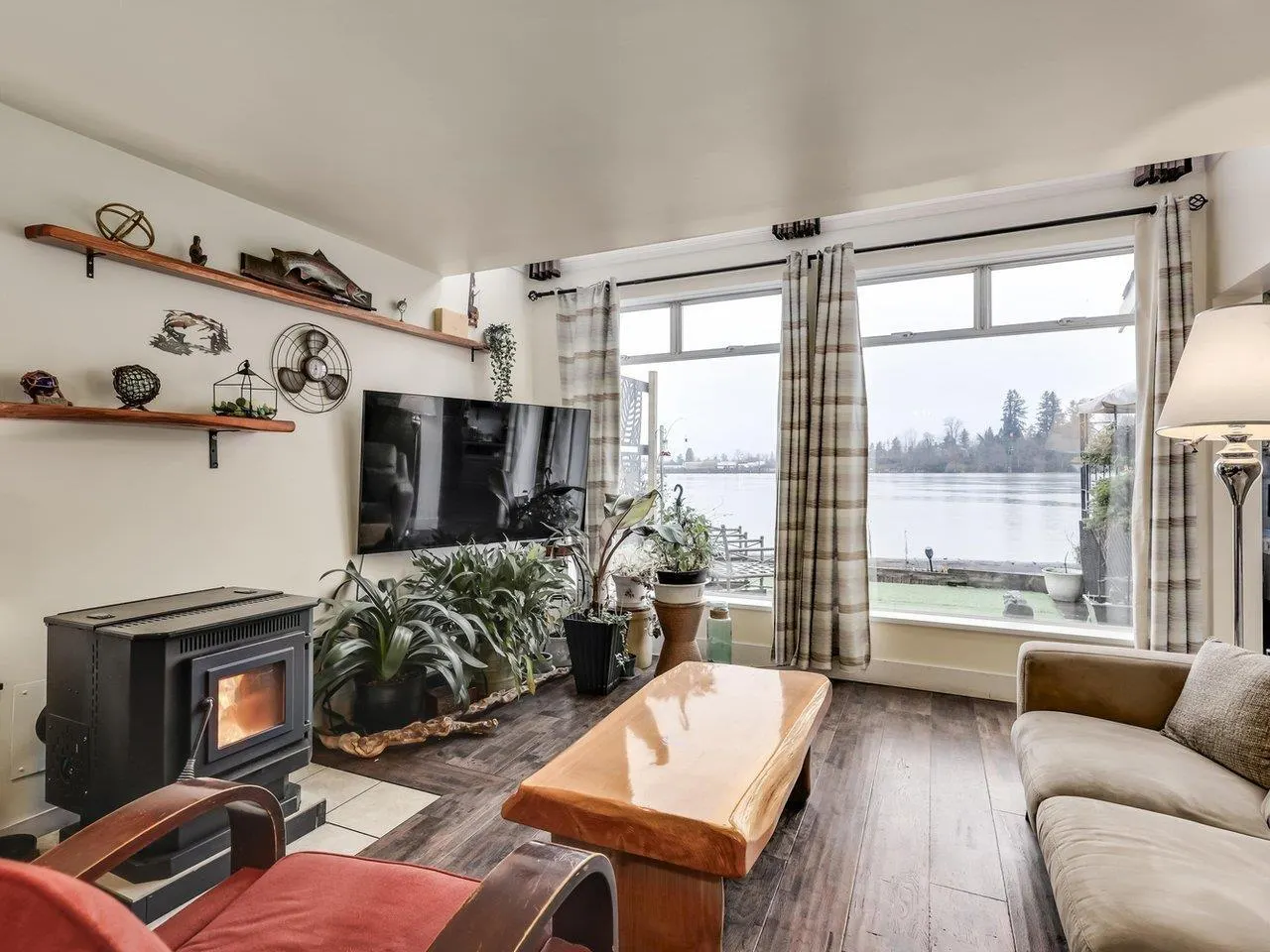 1A 20837 LOUIE CRESCENT
