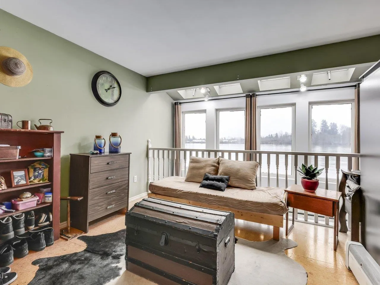 1A 20837 LOUIE CRESCENT