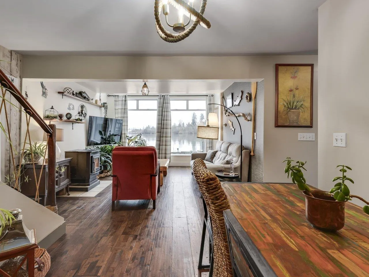 1A 20837 LOUIE CRESCENT