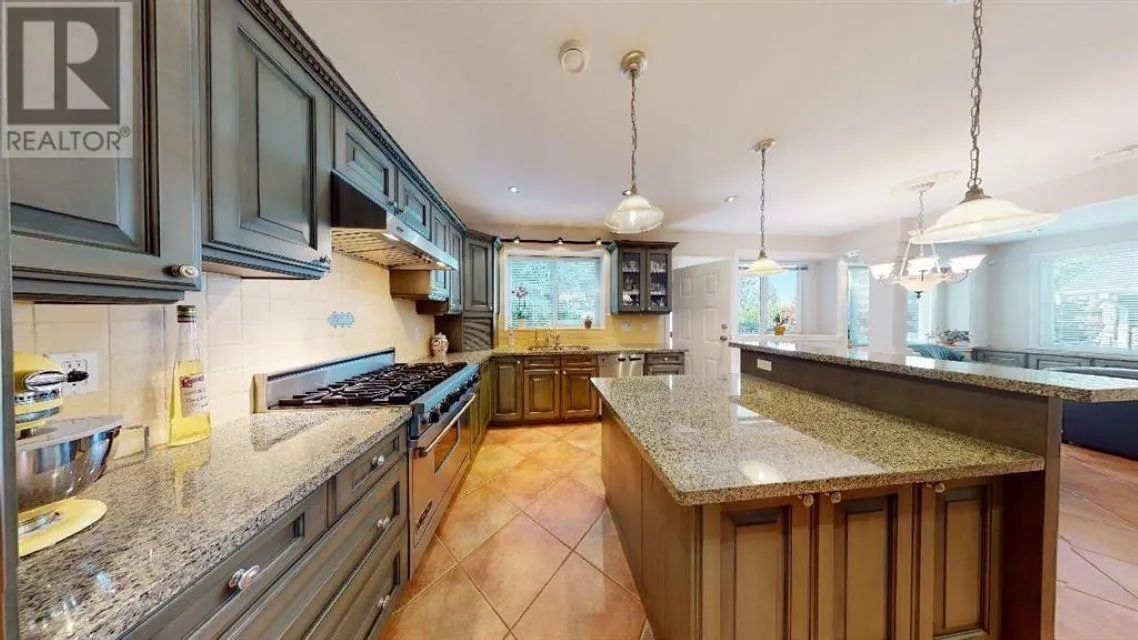 467 W KINGS ROAD
