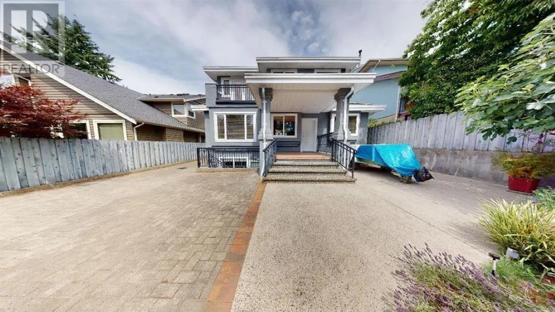 467 W KINGS ROAD