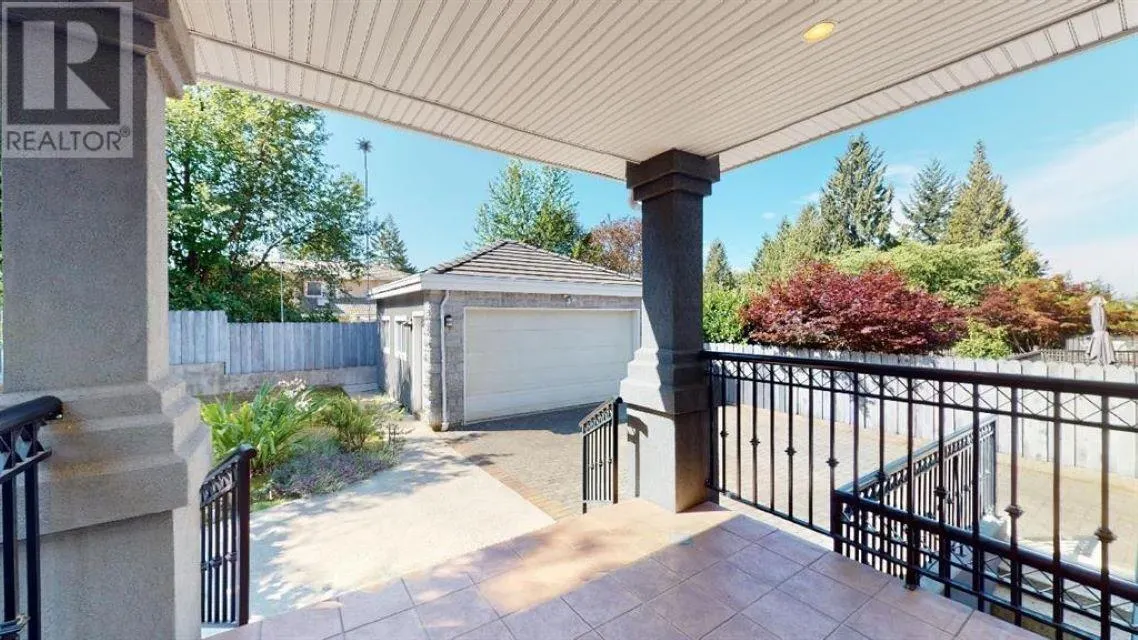 467 W KINGS ROAD