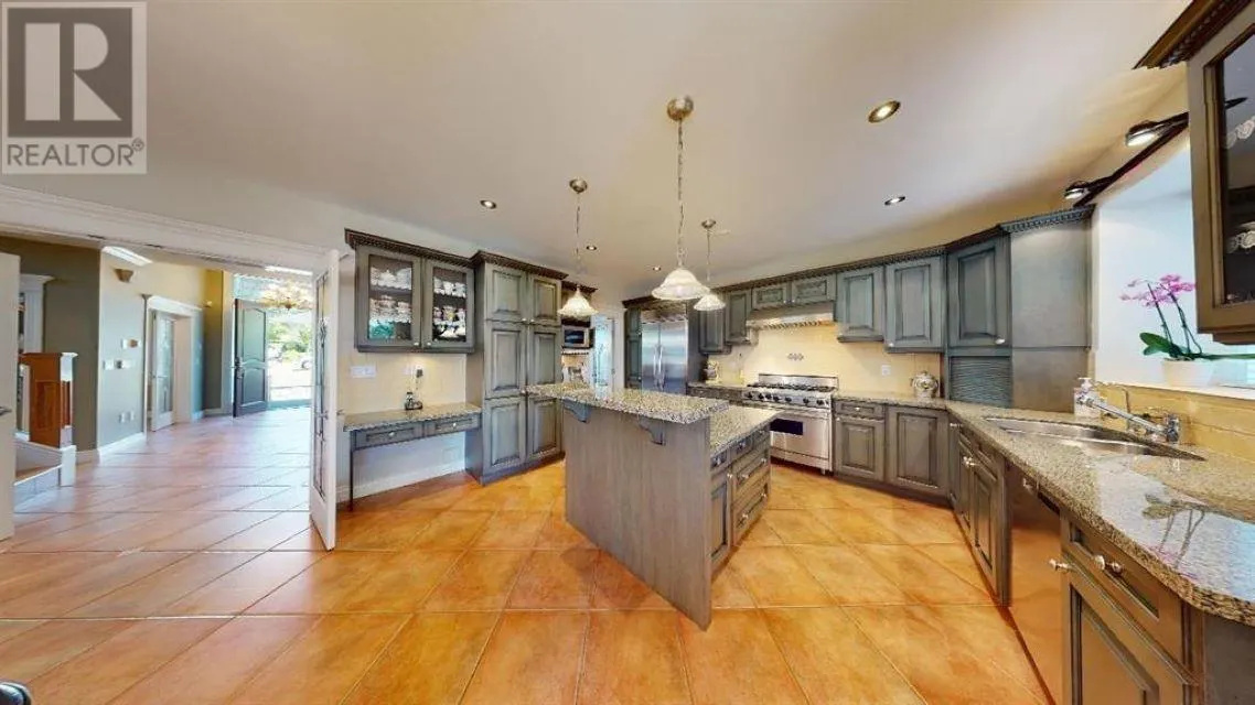 467 W KINGS ROAD
