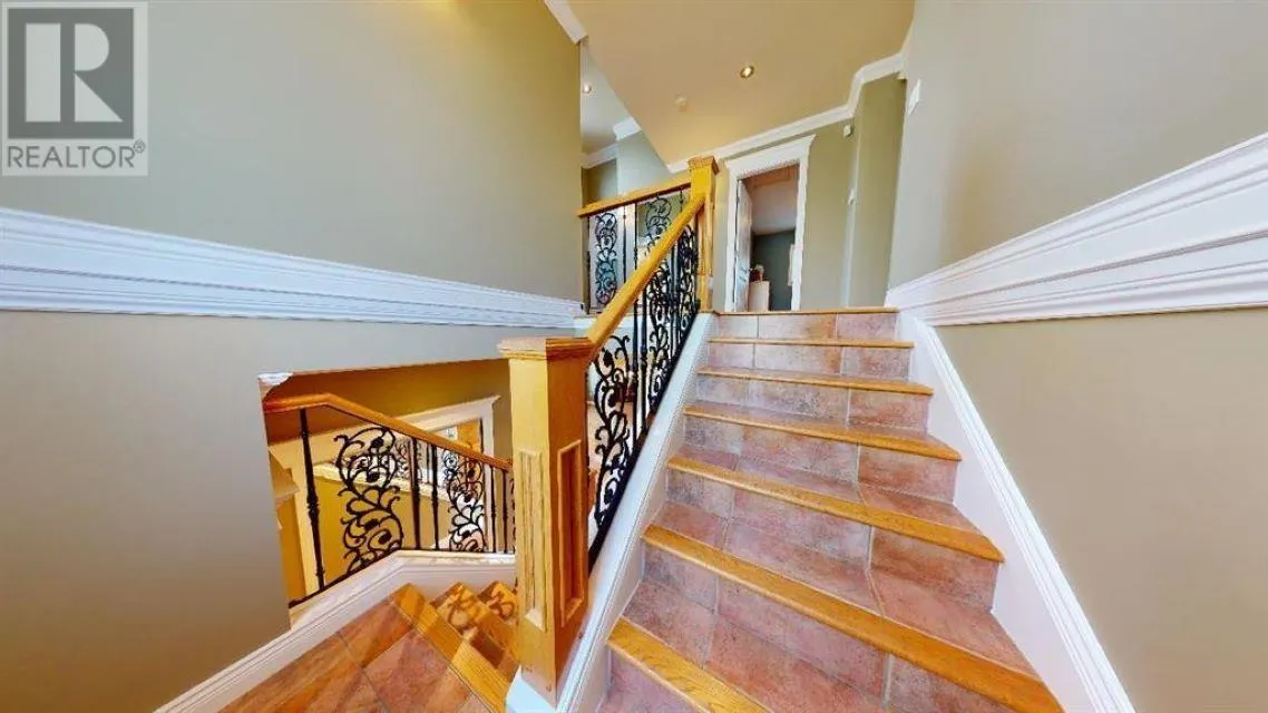 467 W KINGS ROAD
