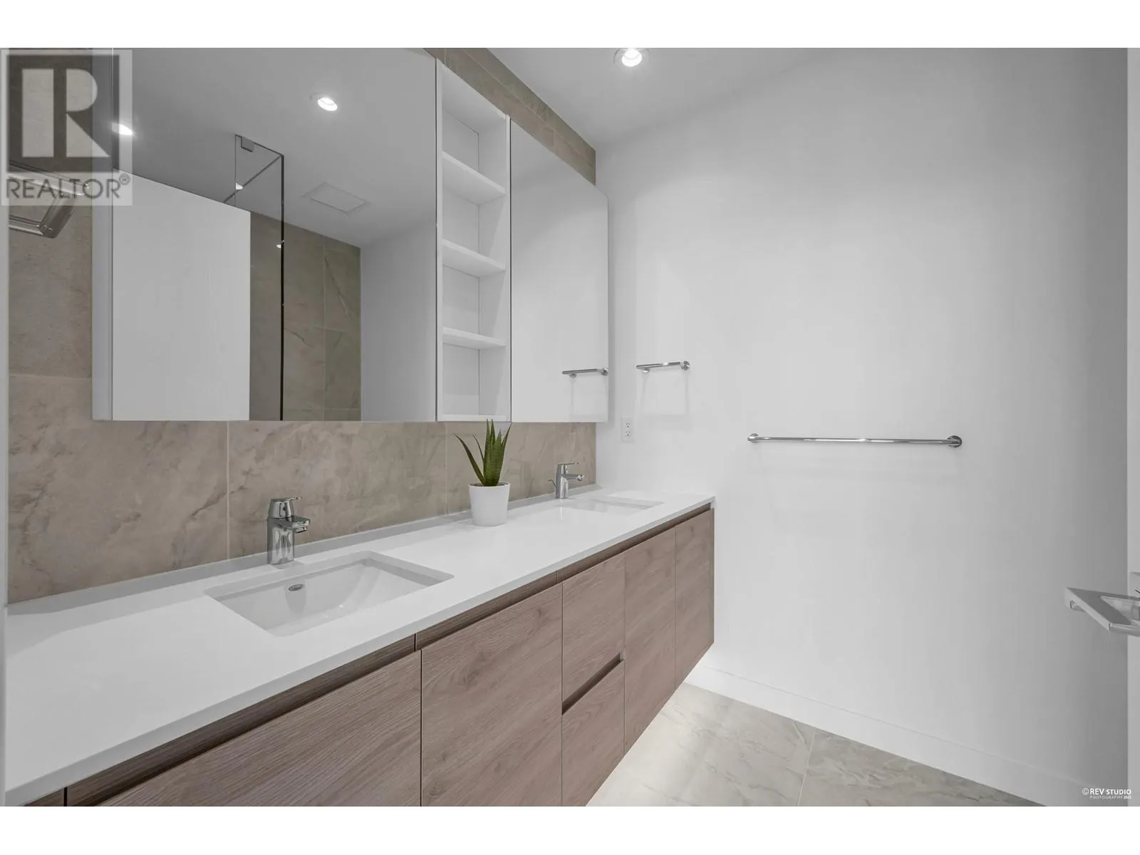 3003 660 QUAYSIDE DRIVE