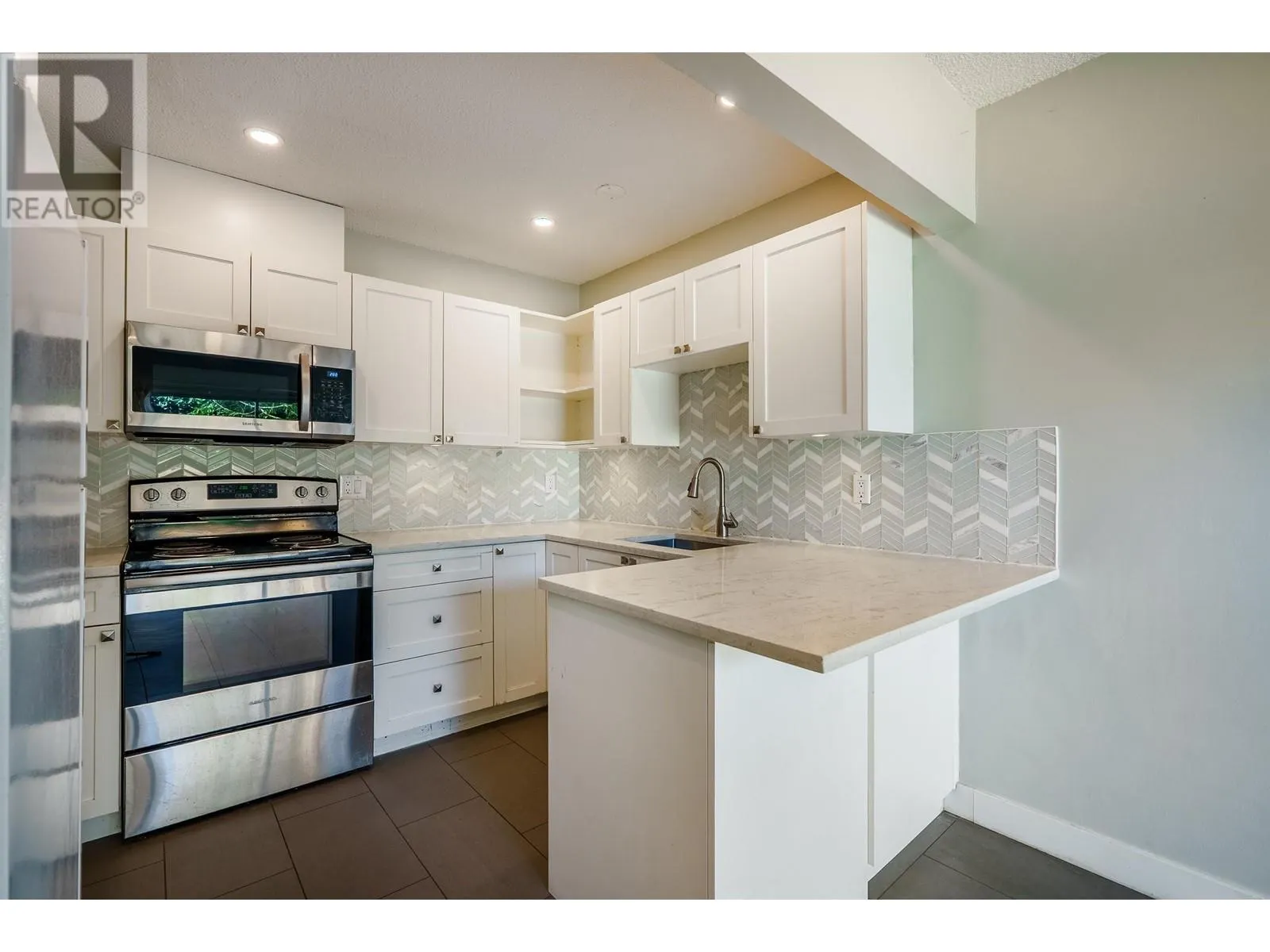 2645 WESTVIEW DRIVE