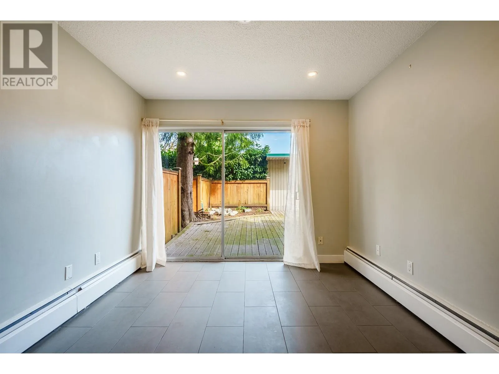 2645 WESTVIEW DRIVE