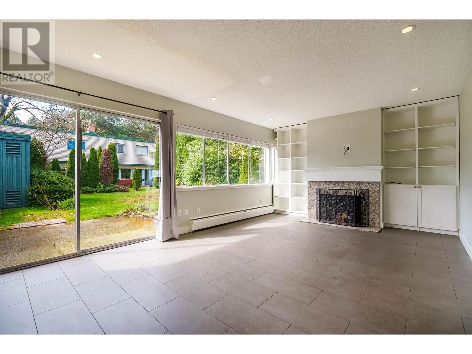 2645 WESTVIEW DRIVE