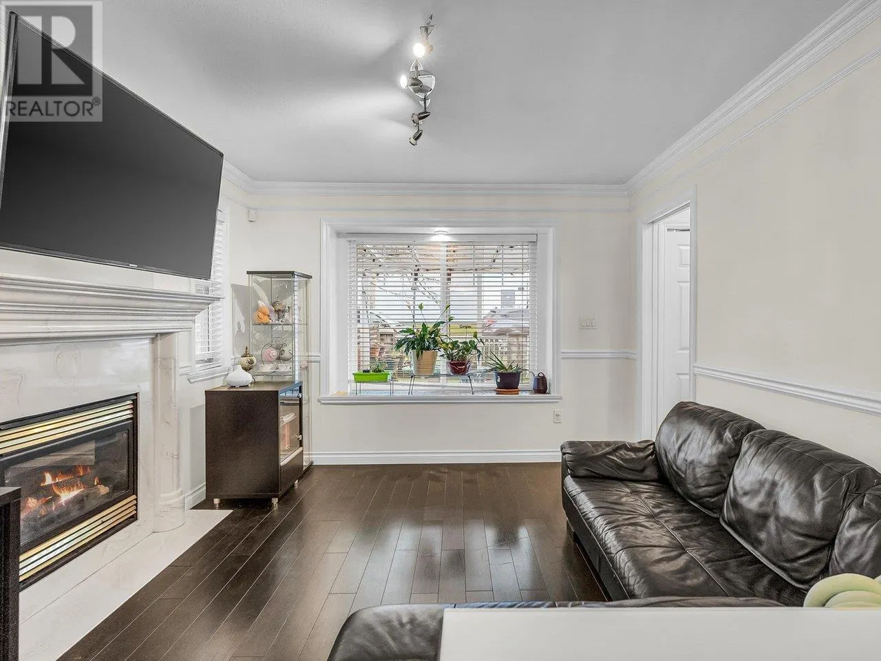 1 4689 CANADA WAY
