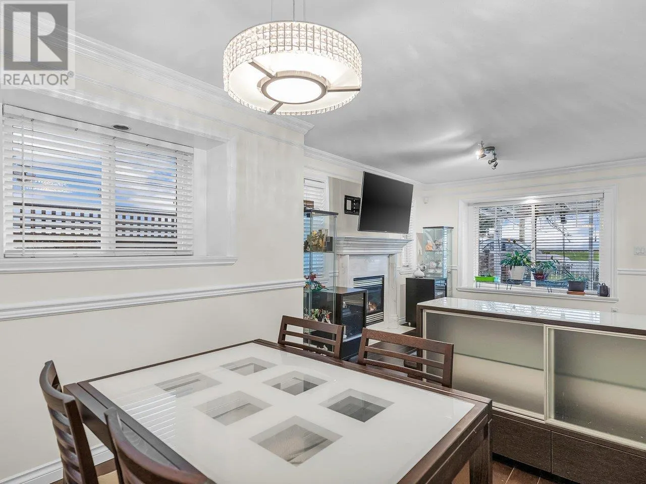 1 4689 CANADA WAY