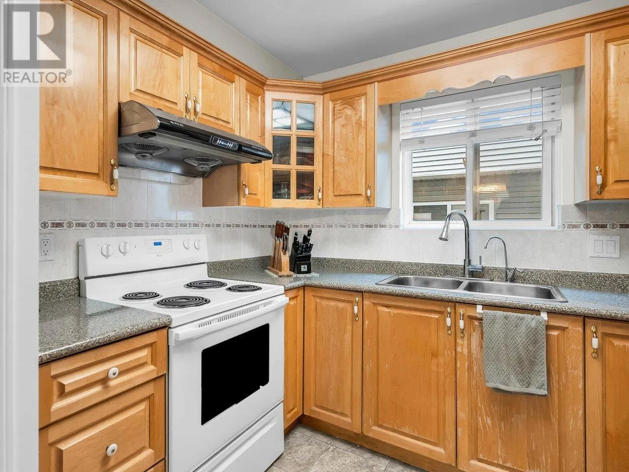 1 4689 CANADA WAY