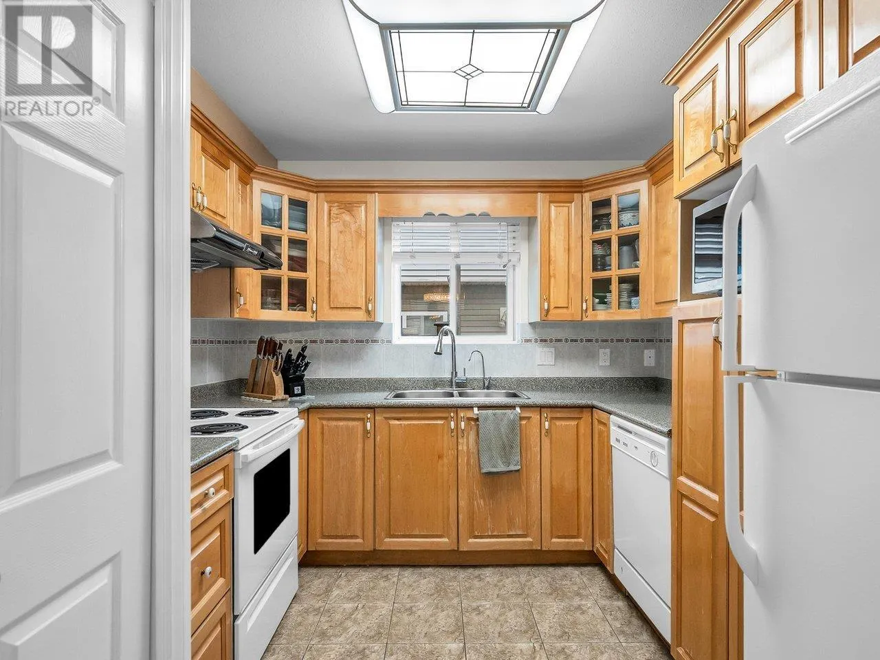1 4689 CANADA WAY
