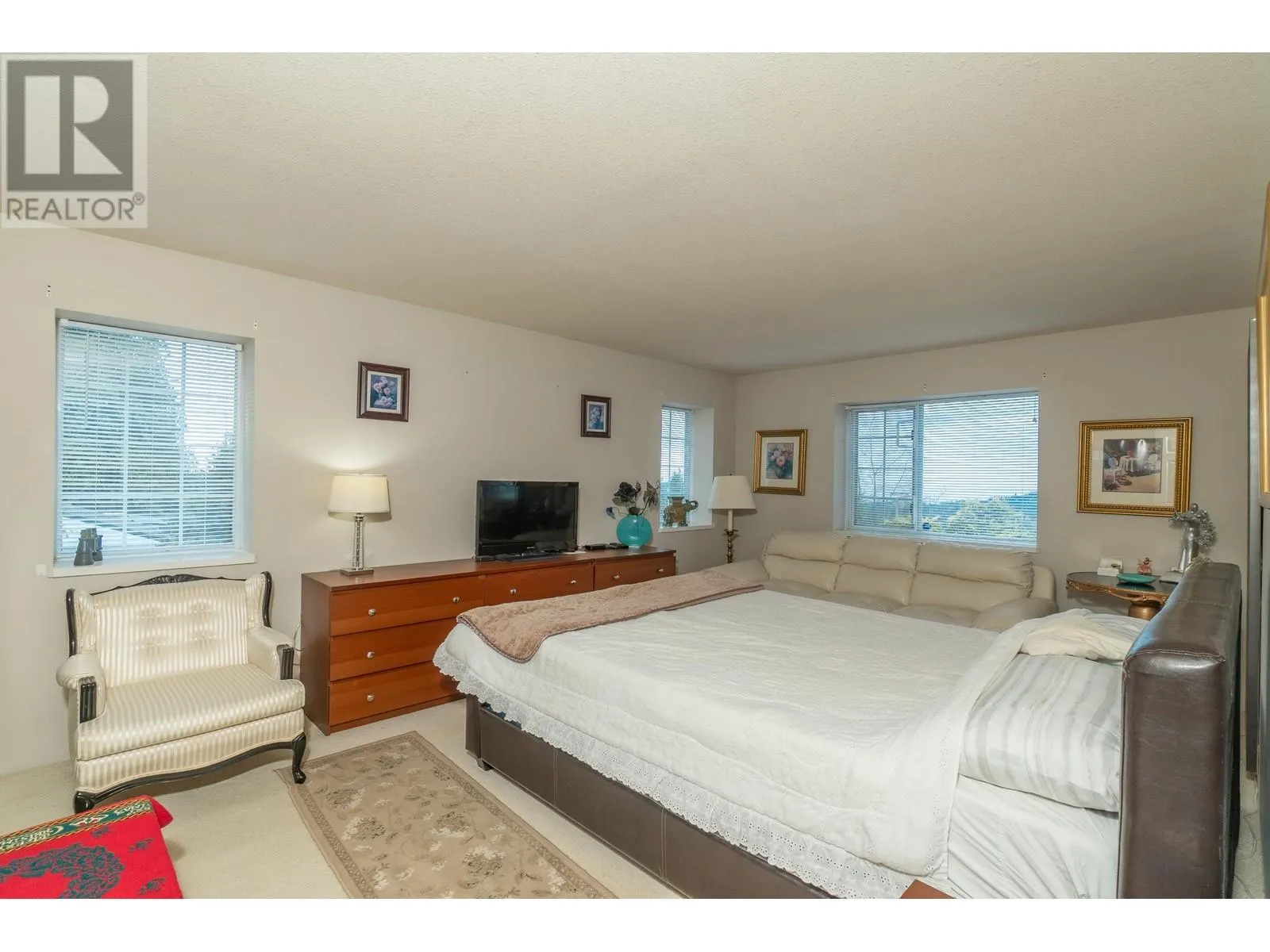 100 E KENSINGTON ROAD