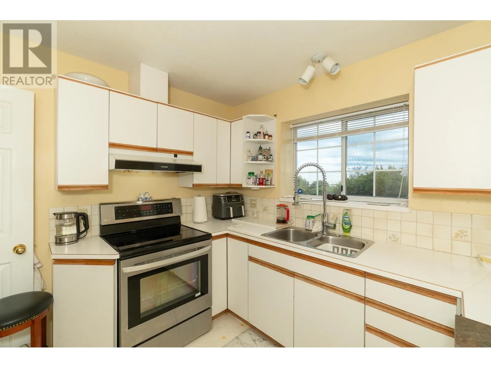 100 E KENSINGTON ROAD