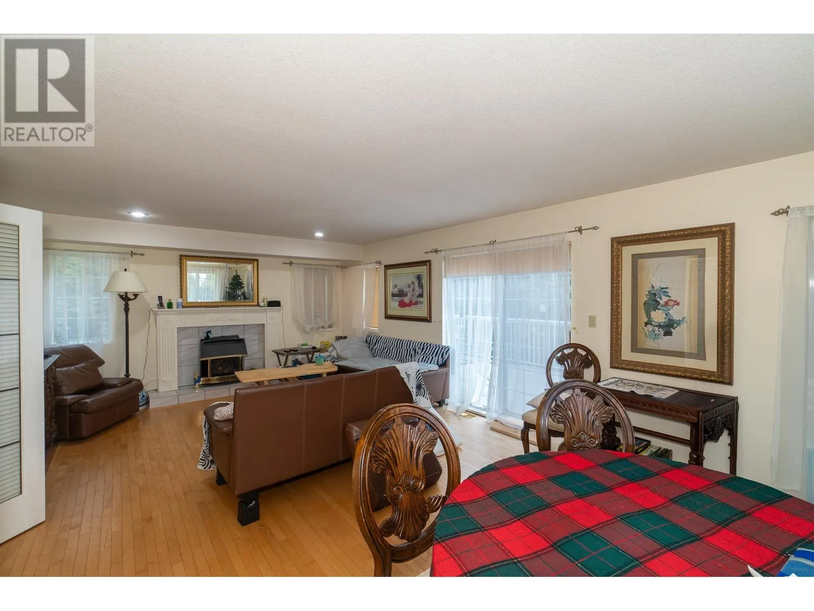 100 E KENSINGTON ROAD