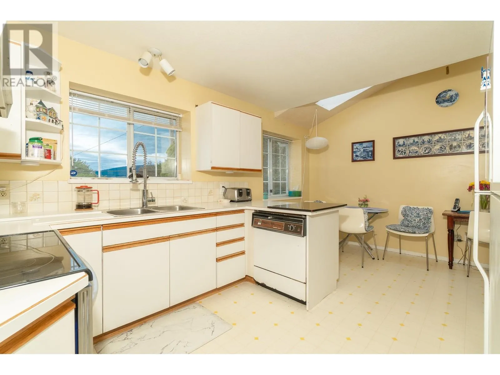 100 E KENSINGTON ROAD