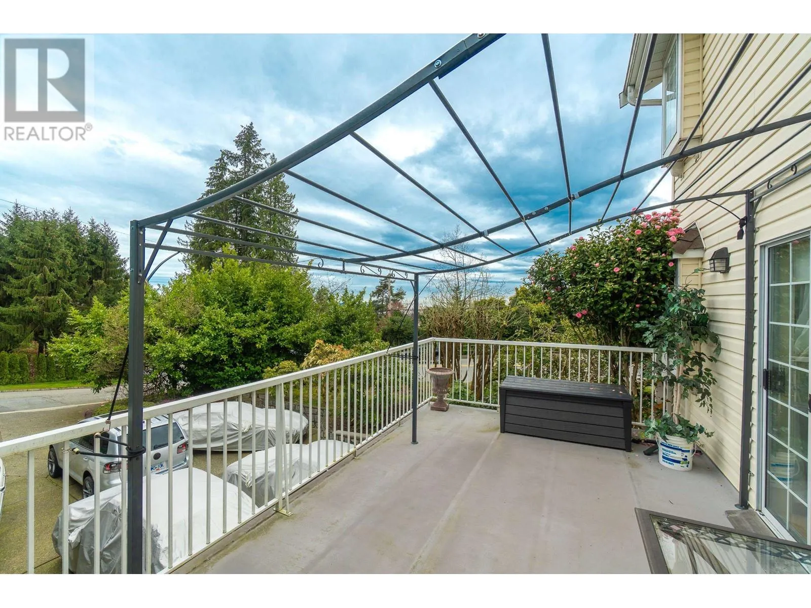 100 E KENSINGTON ROAD