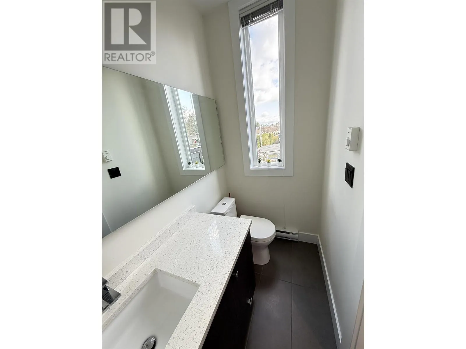 G 6688 DUFFERIN AVENUE