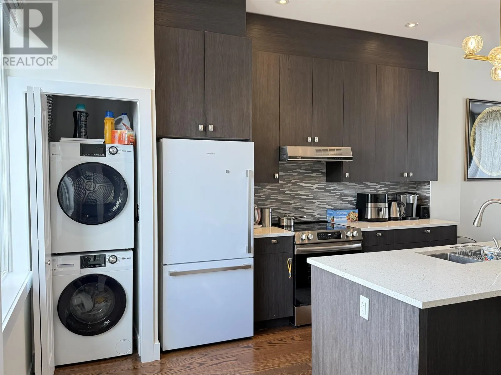 G 6688 DUFFERIN AVENUE