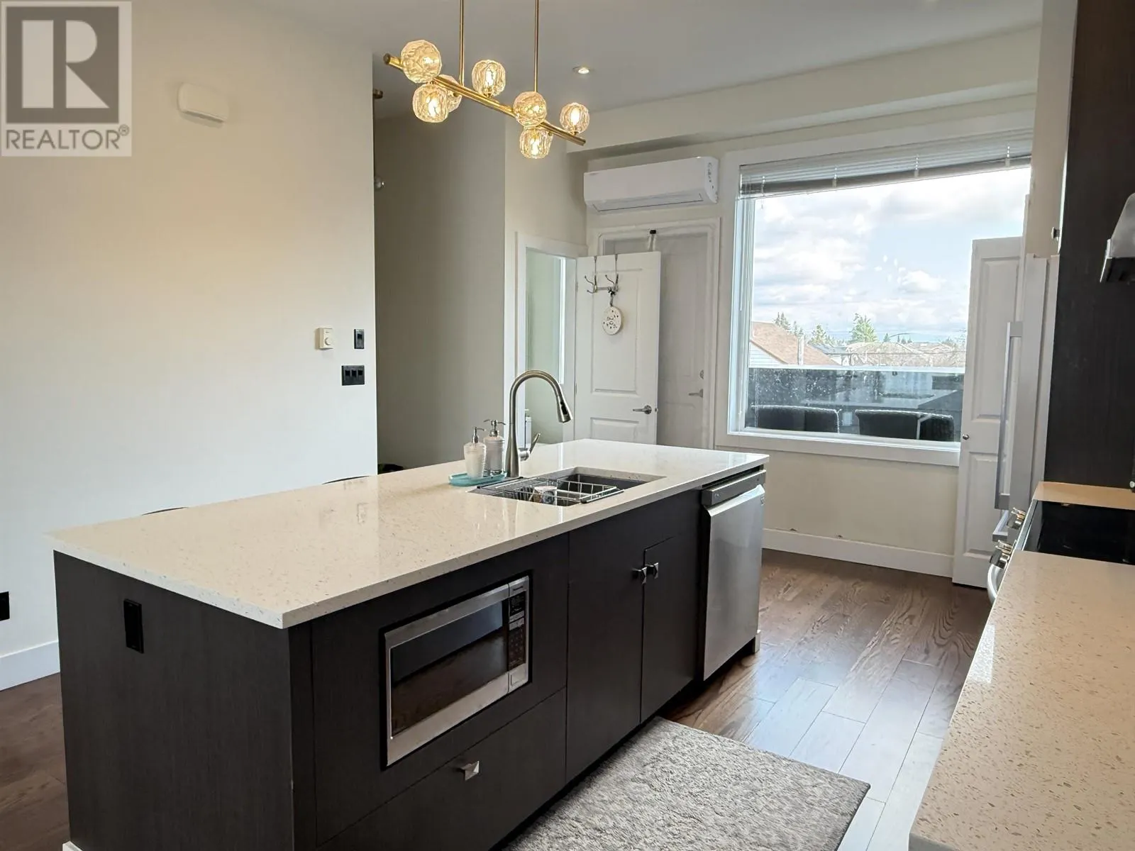 G 6688 DUFFERIN AVENUE