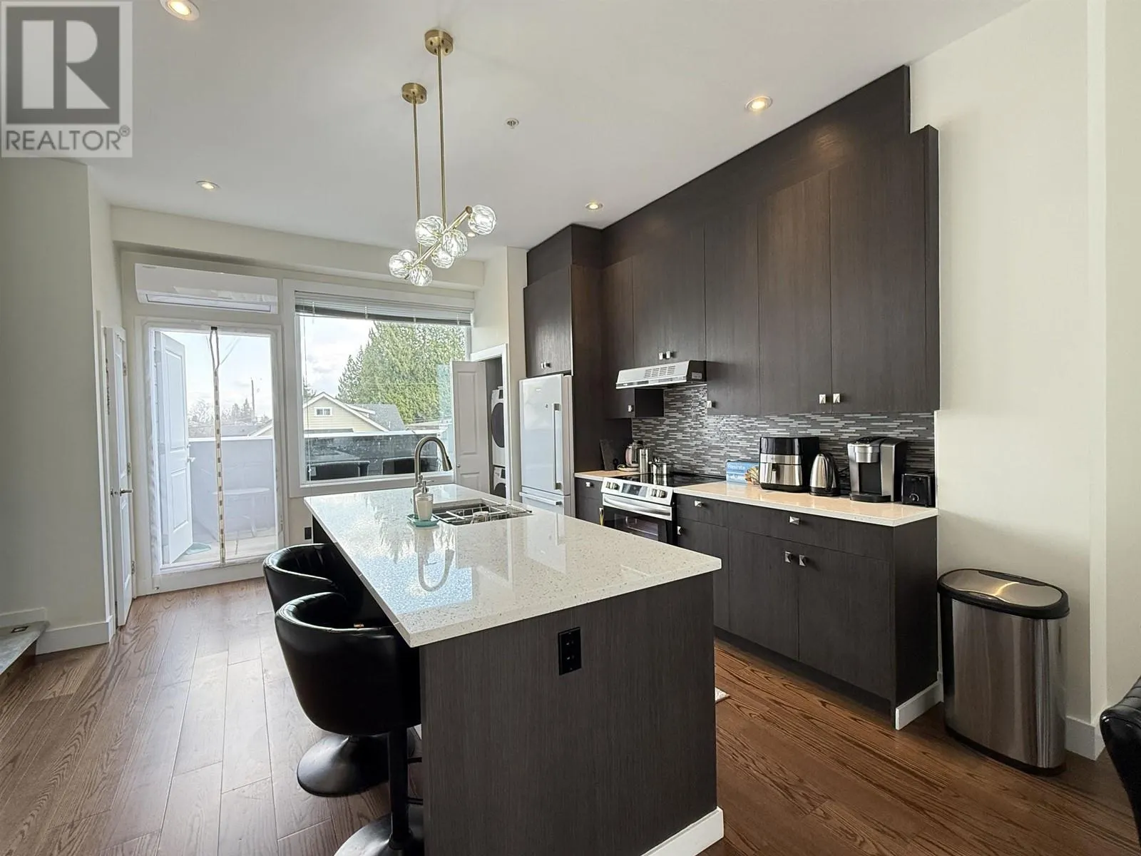 G 6688 DUFFERIN AVENUE