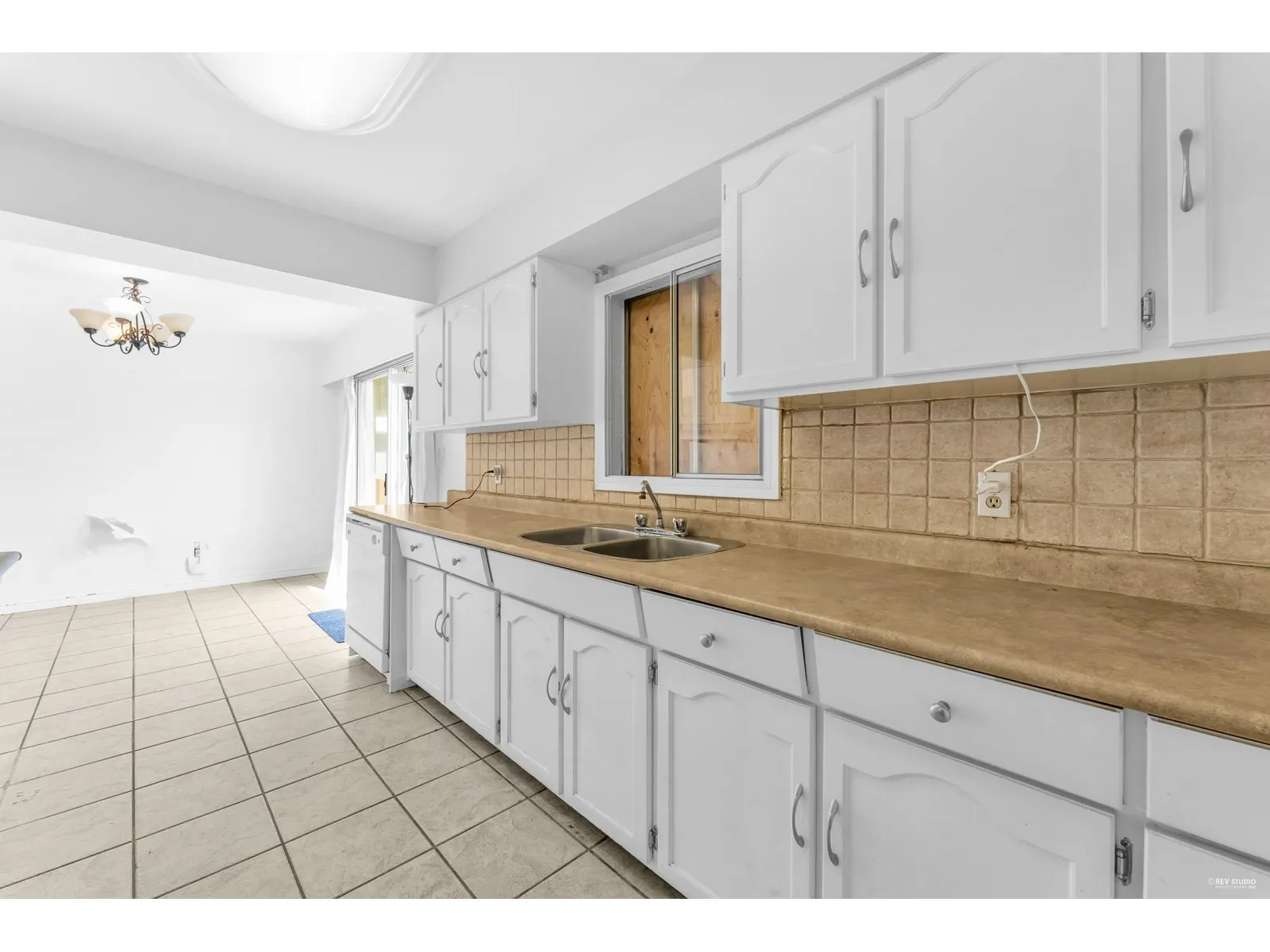 9710 CARLETON STREET|Chilliwack Proper East