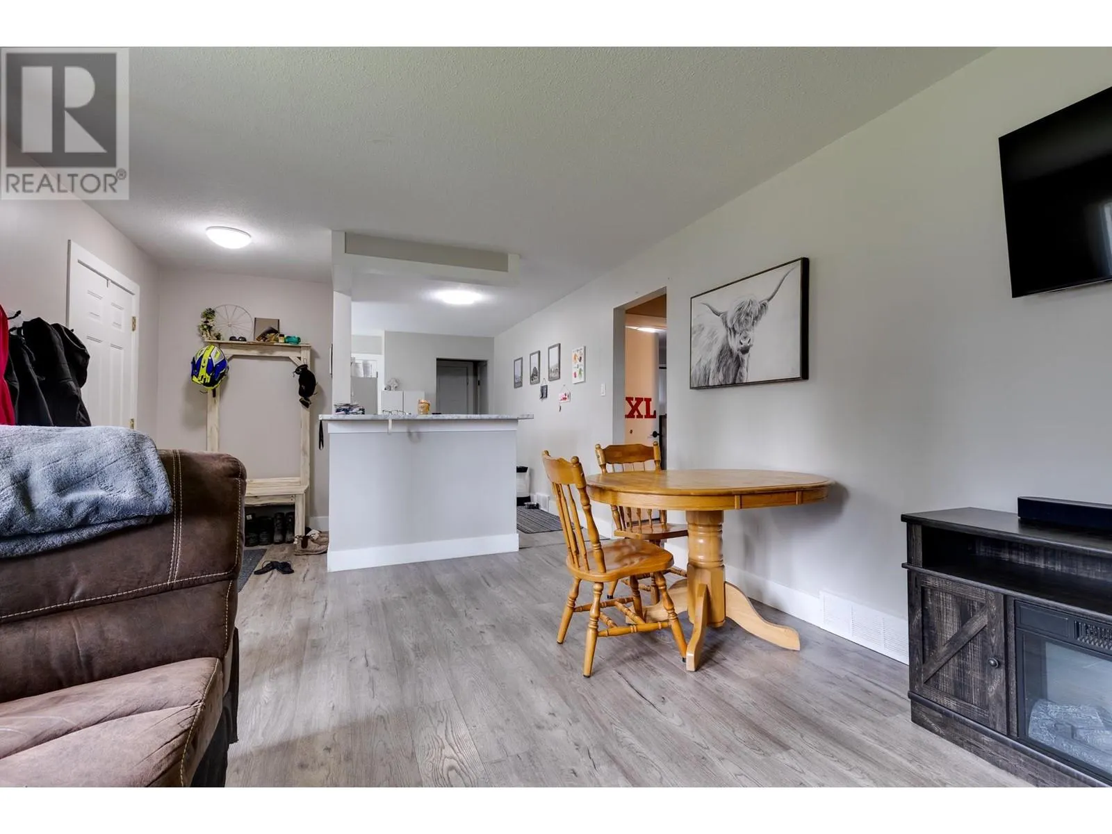 3556 WILLOWDALE DRIVE