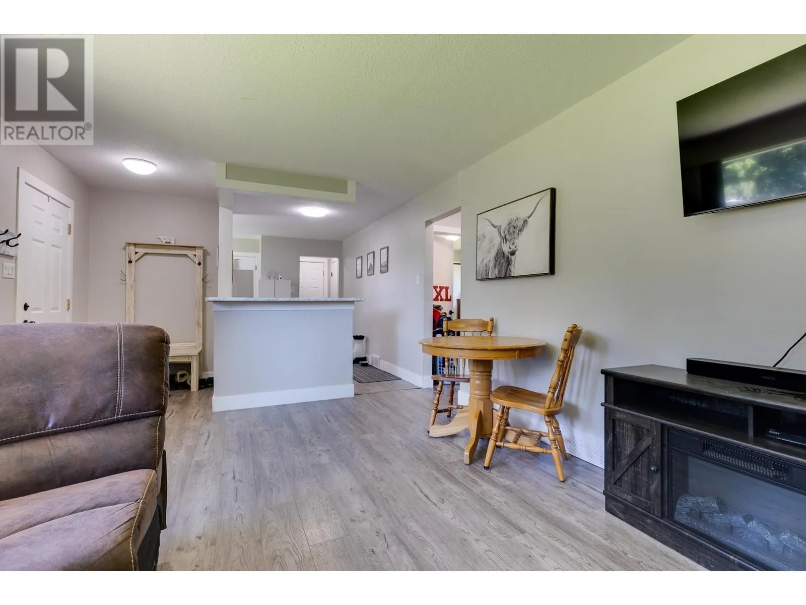 3556 WILLOWDALE DRIVE