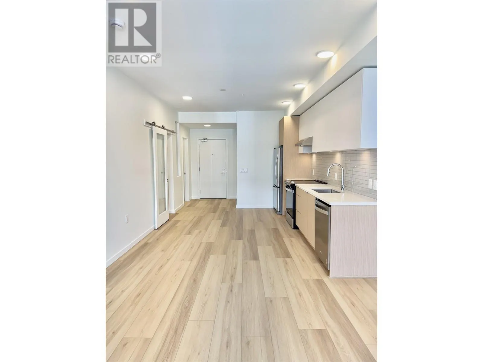 403 37994 SECOND AVENUE