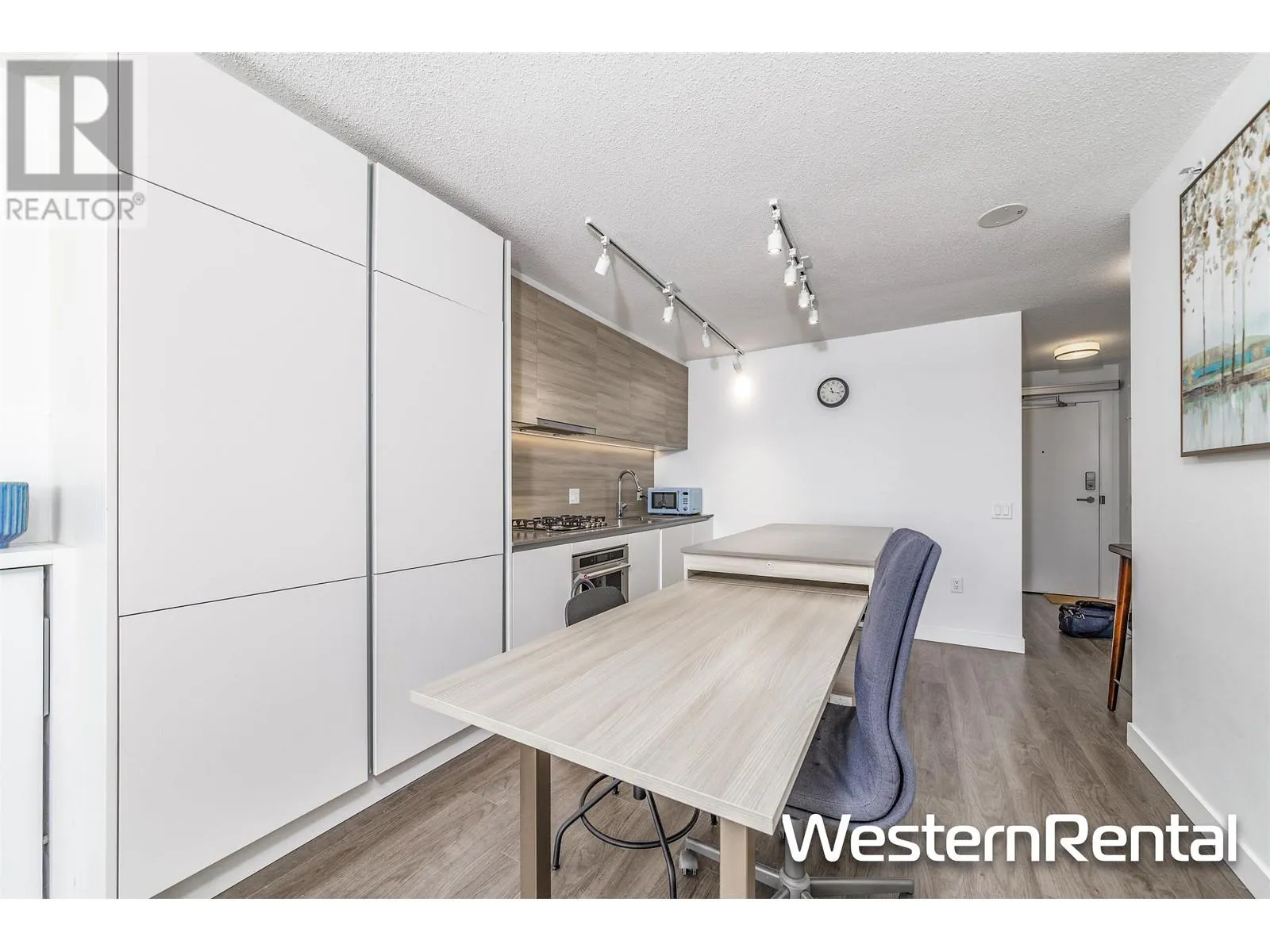 11F 988 QUAYSIDE DRIVE