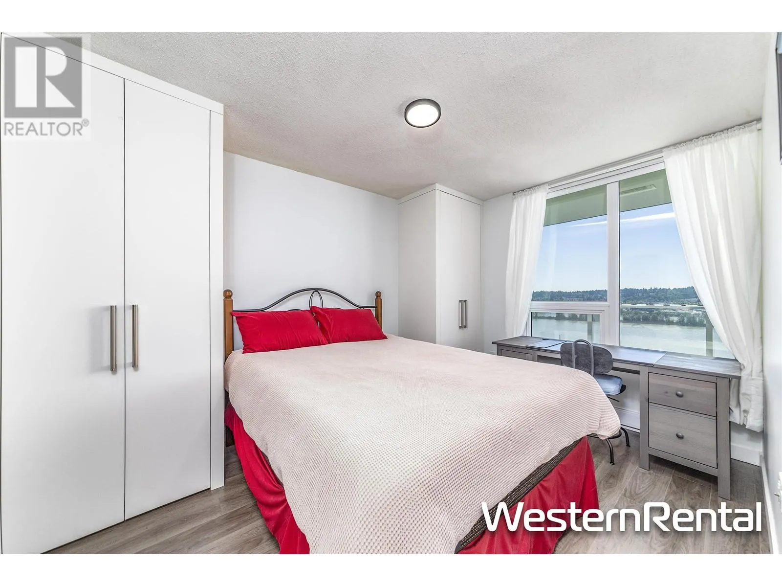 11F 988 QUAYSIDE DRIVE