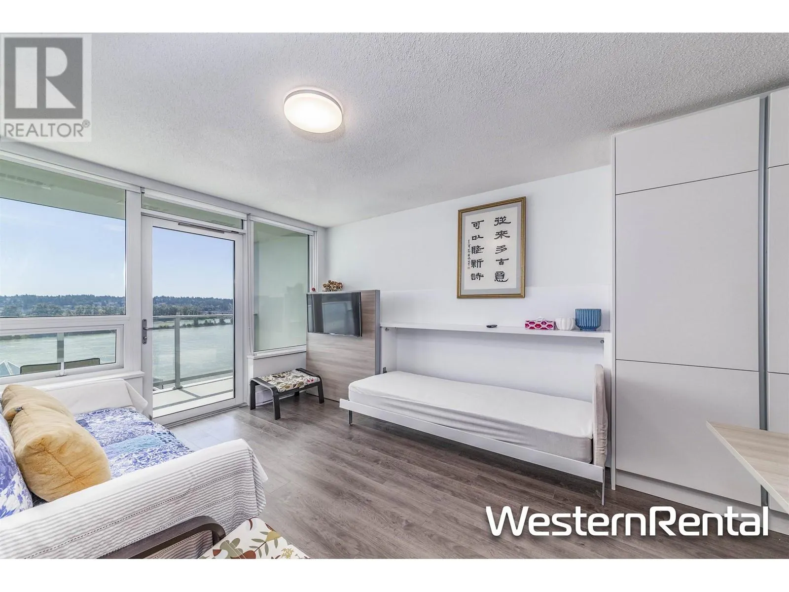 11F 988 QUAYSIDE DRIVE
