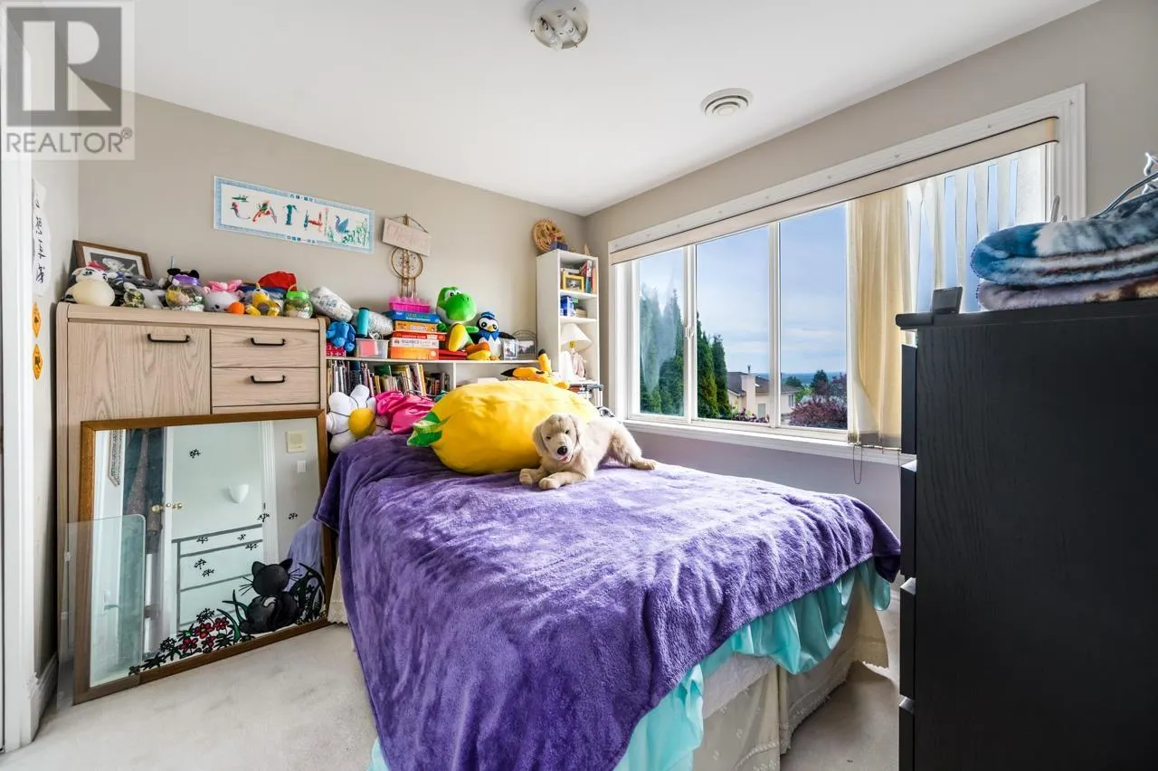 2085 QUALICUM DRIVE