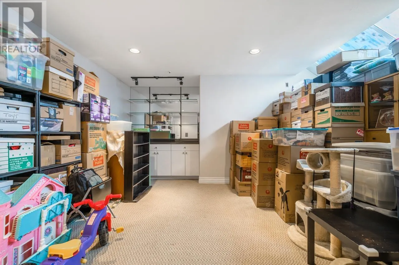 2085 QUALICUM DRIVE
