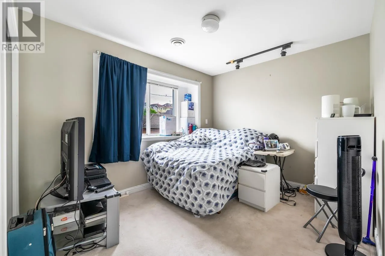 2085 QUALICUM DRIVE