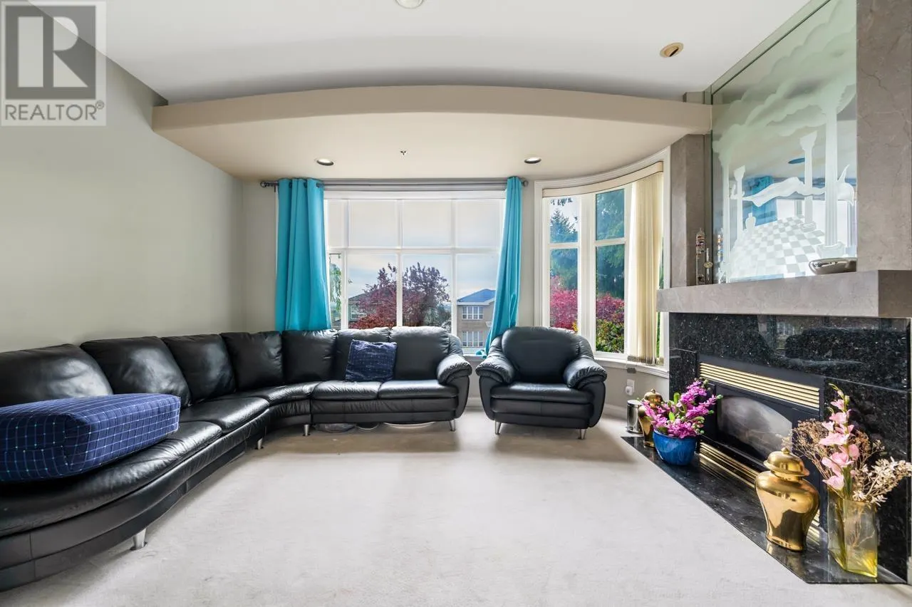 2085 QUALICUM DRIVE