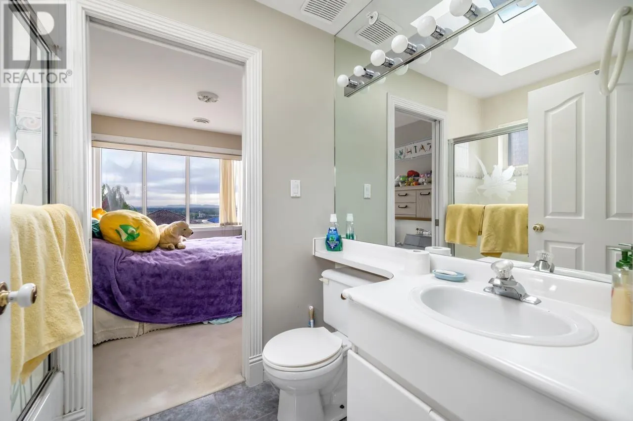2085 QUALICUM DRIVE