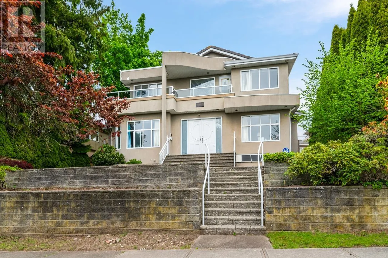 2085 QUALICUM DRIVE