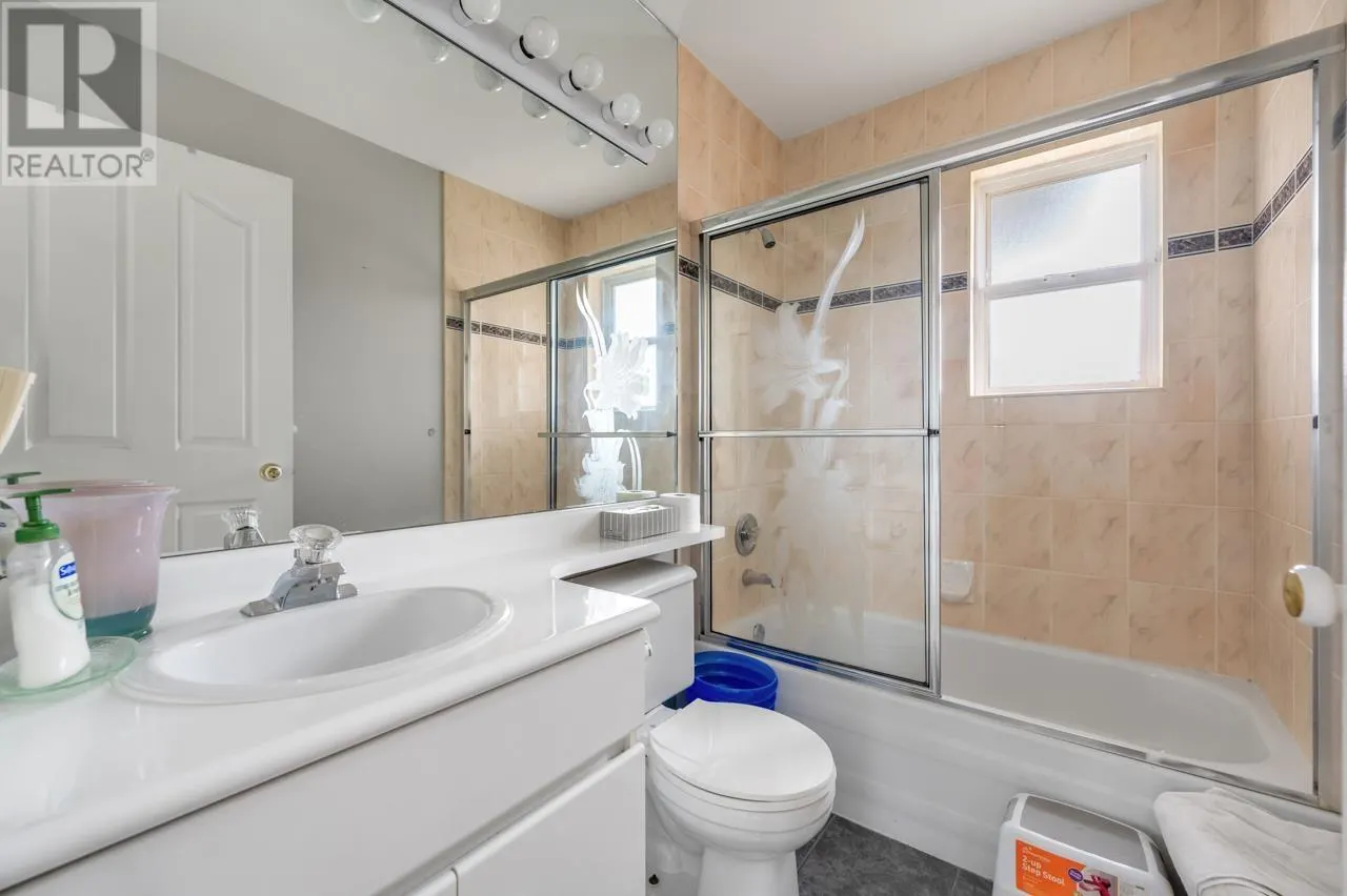 2085 QUALICUM DRIVE