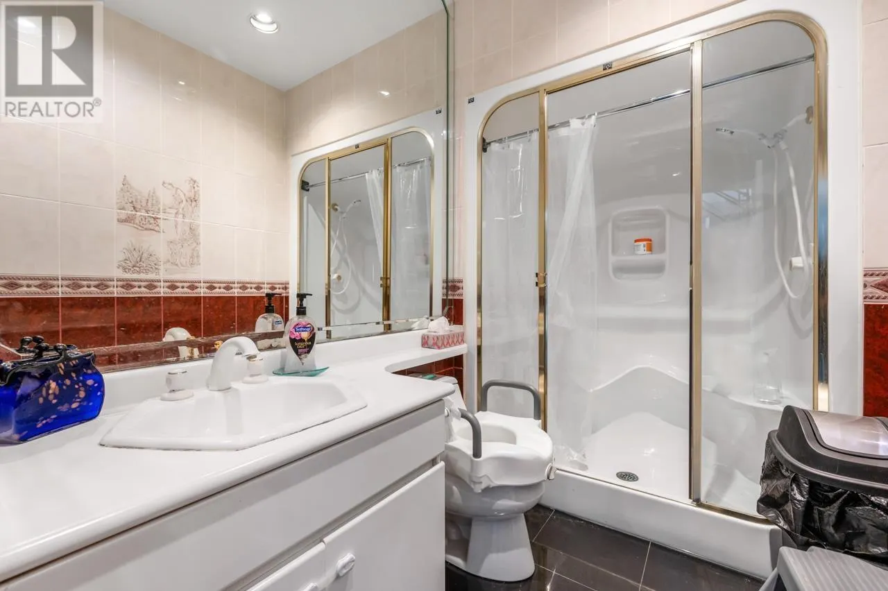2085 QUALICUM DRIVE