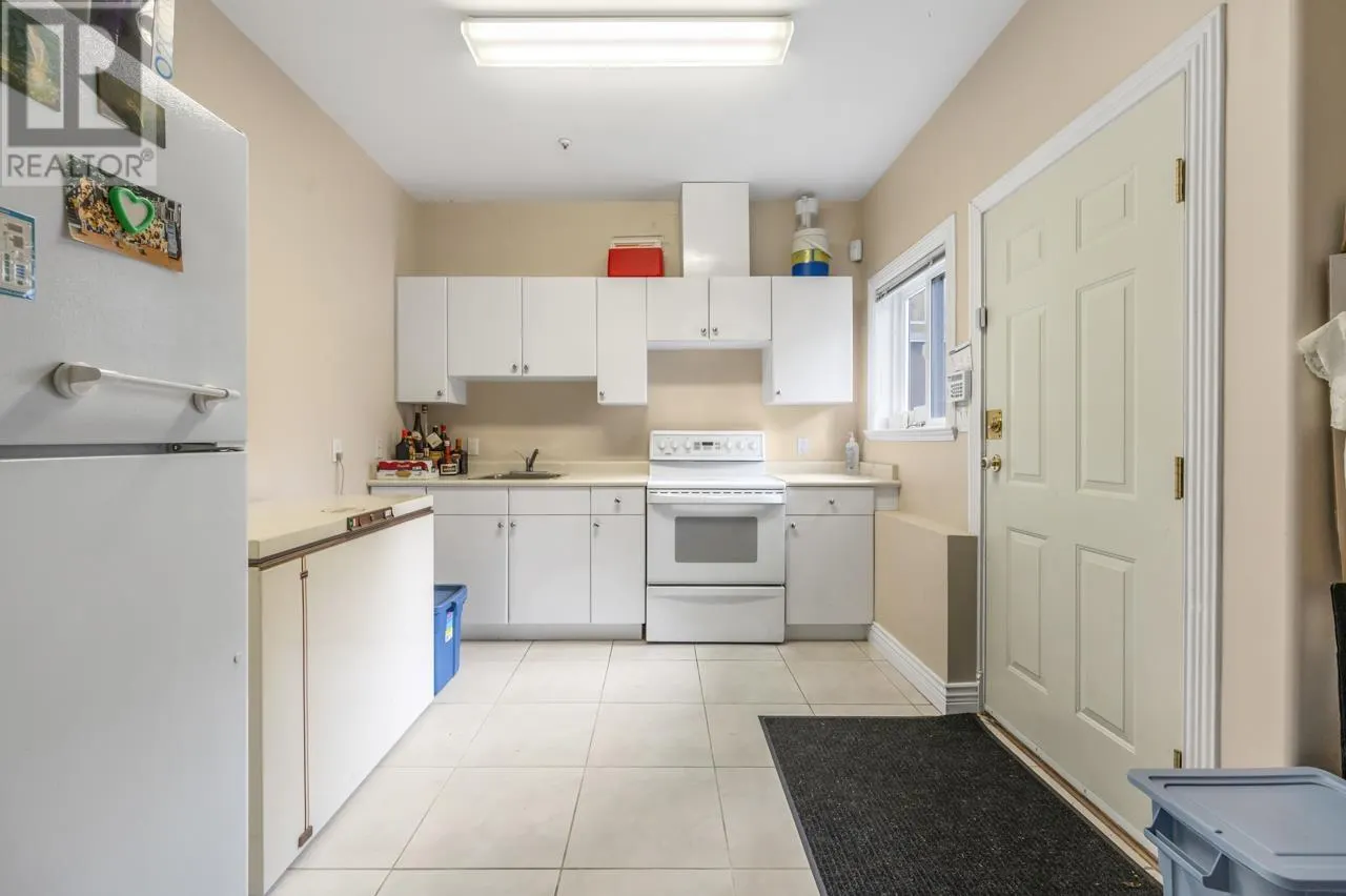 2085 QUALICUM DRIVE