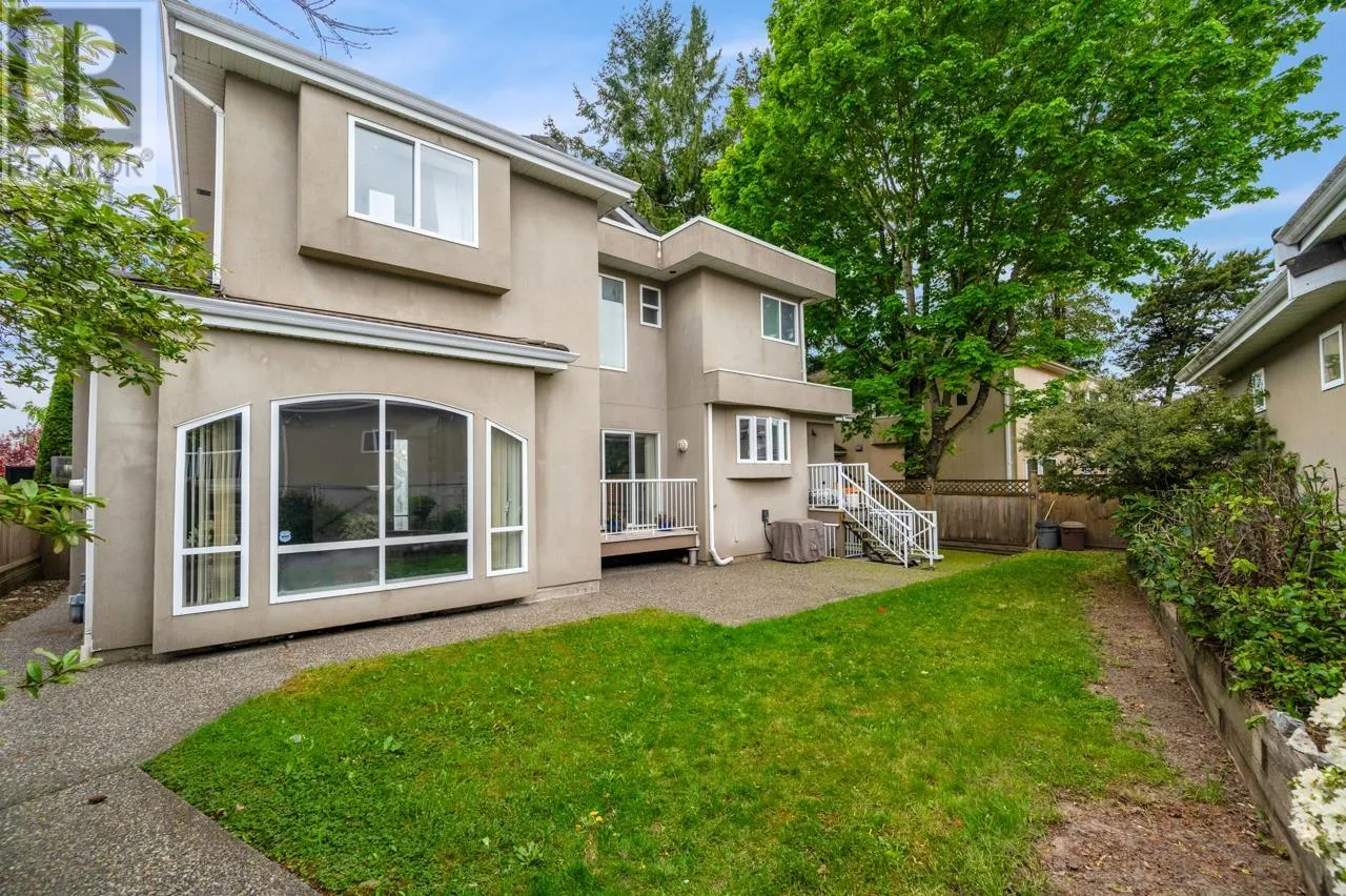 2085 QUALICUM DRIVE