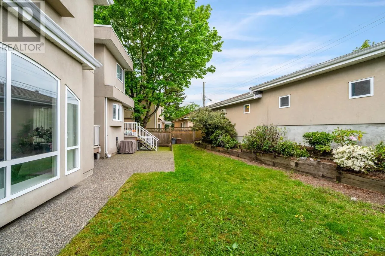 2085 QUALICUM DRIVE