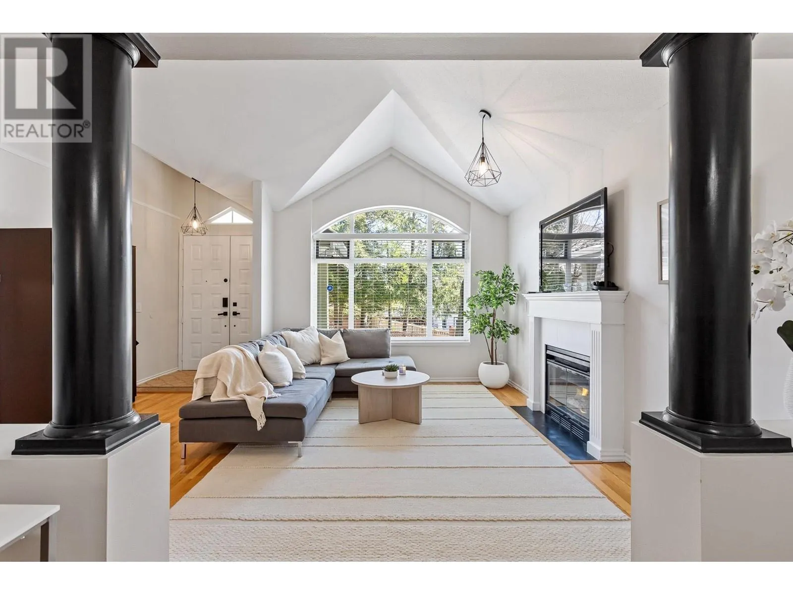 1653 PLATEAU CRESCENT