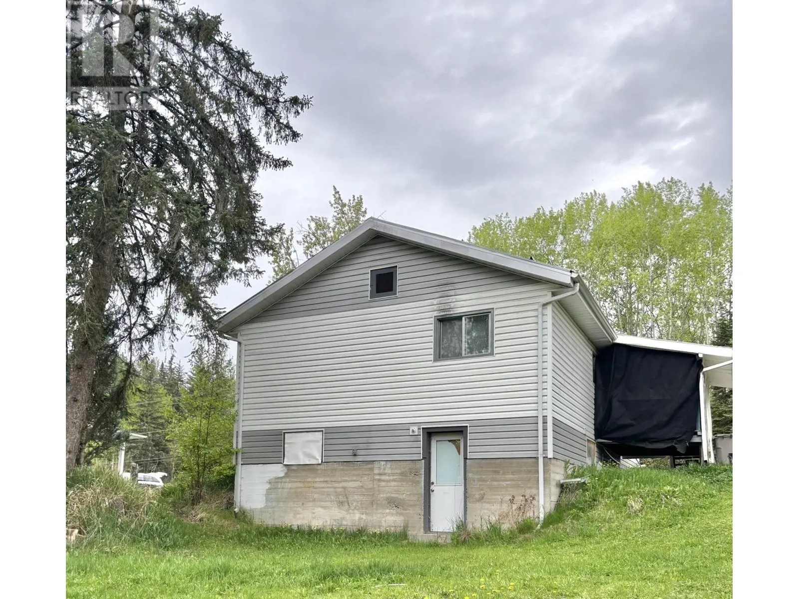 584 LEWIS DRIVE