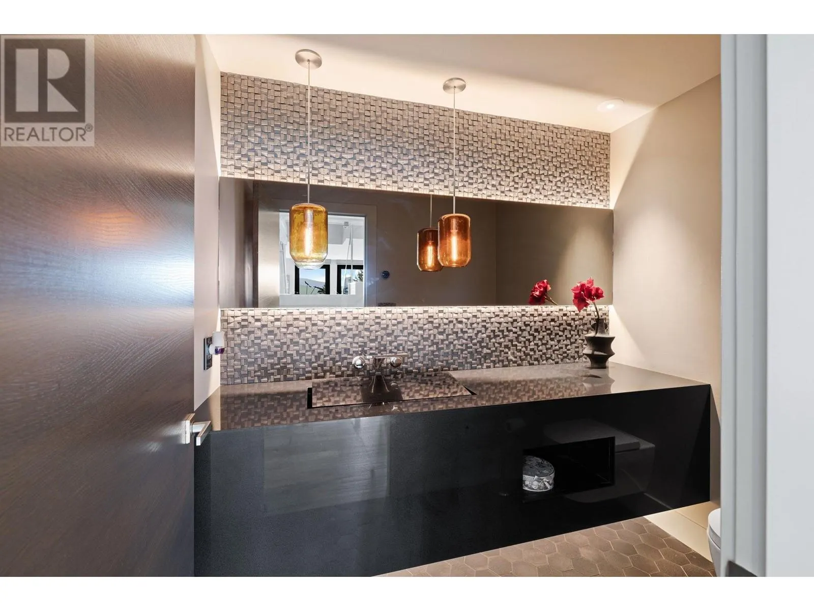445 MOUNTAIN DRIVE