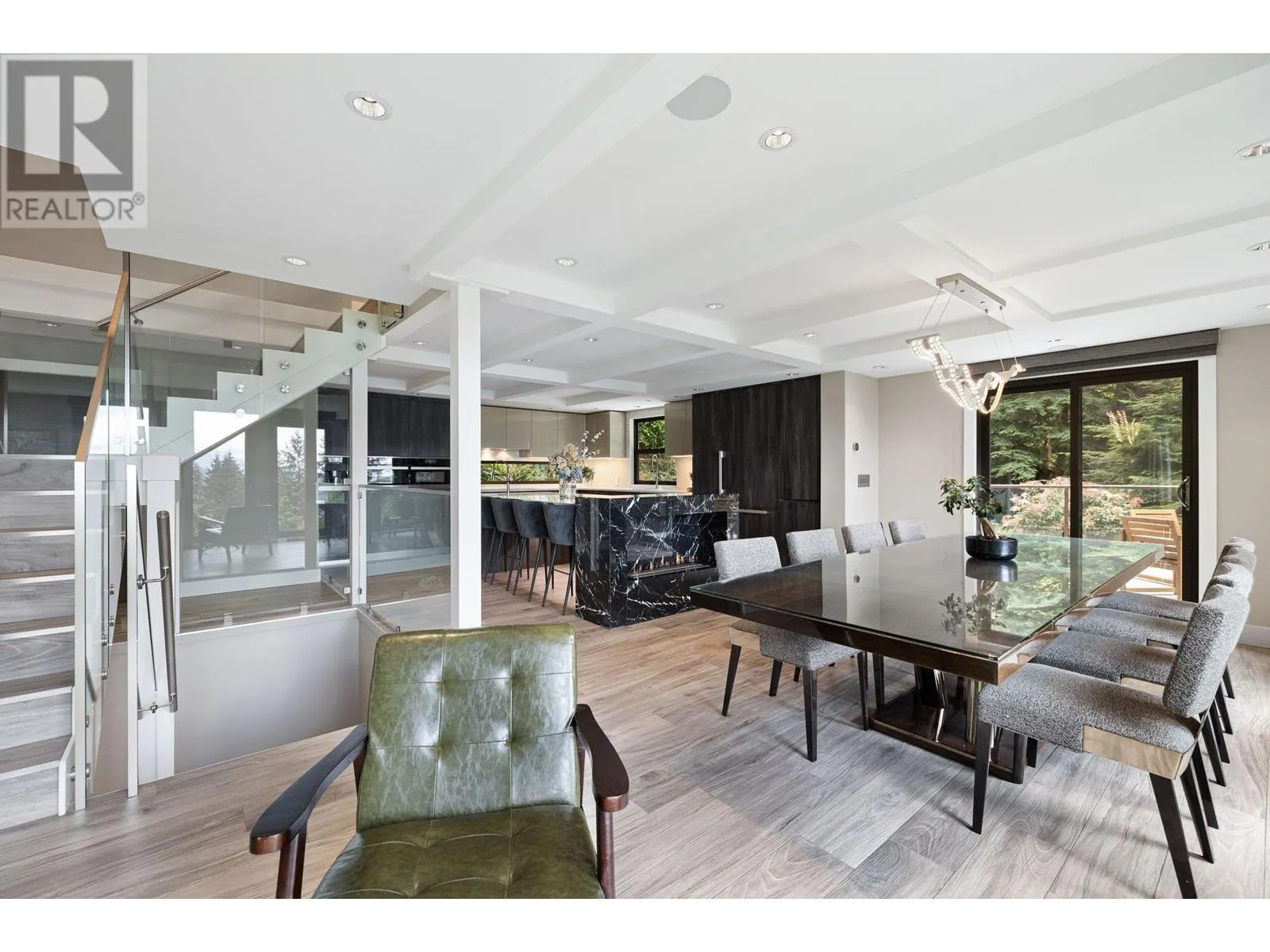 445 MOUNTAIN DRIVE
