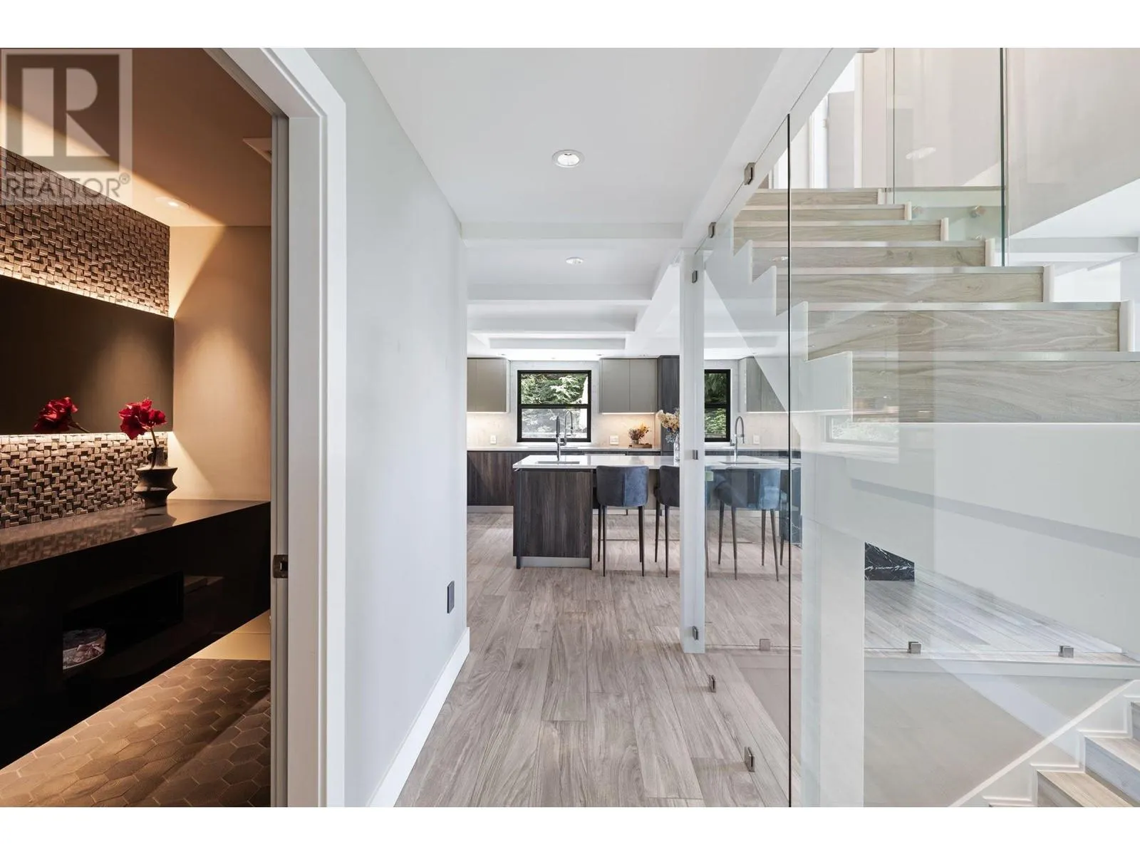 445 MOUNTAIN DRIVE