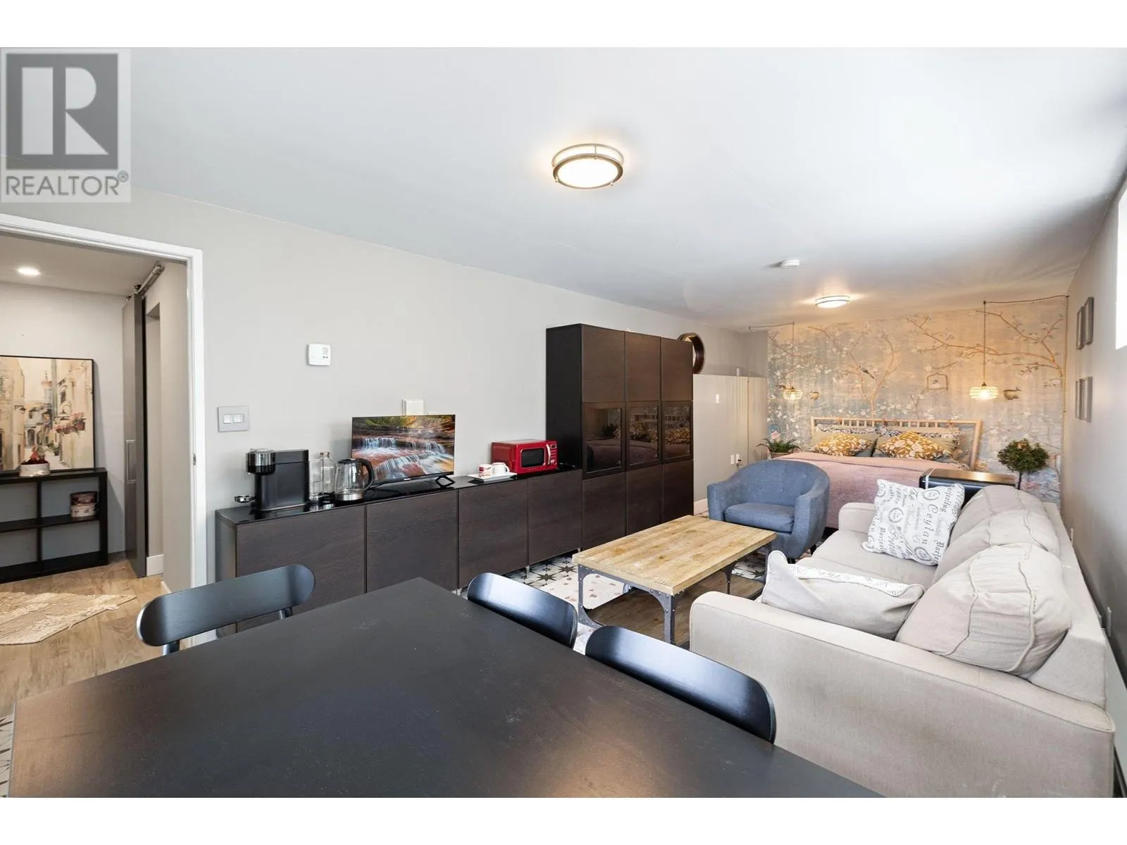 445 MOUNTAIN DRIVE